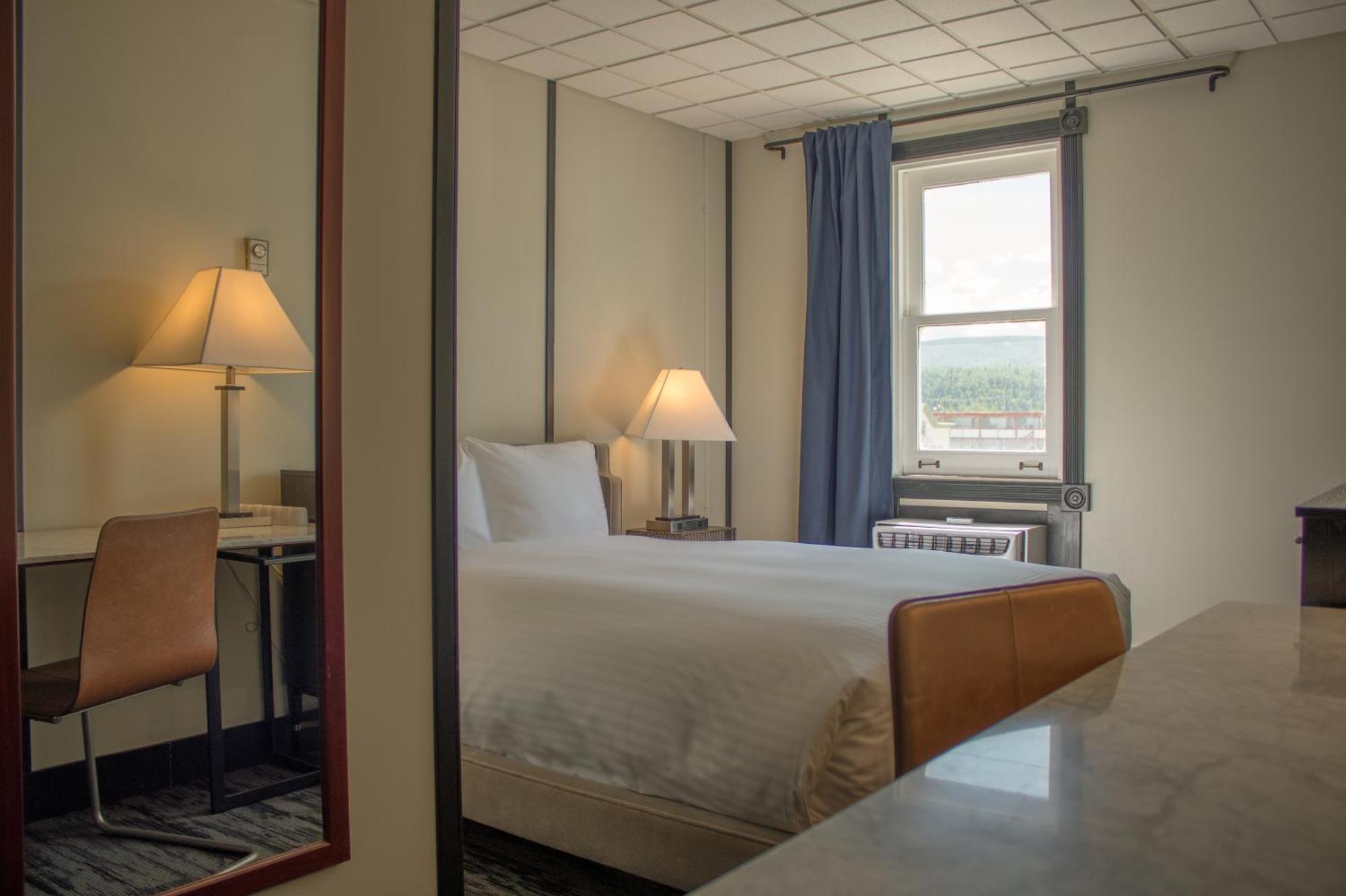 דוסון סיטי Midnight Sun, A Coast Hotel מראה חיצוני תמונה