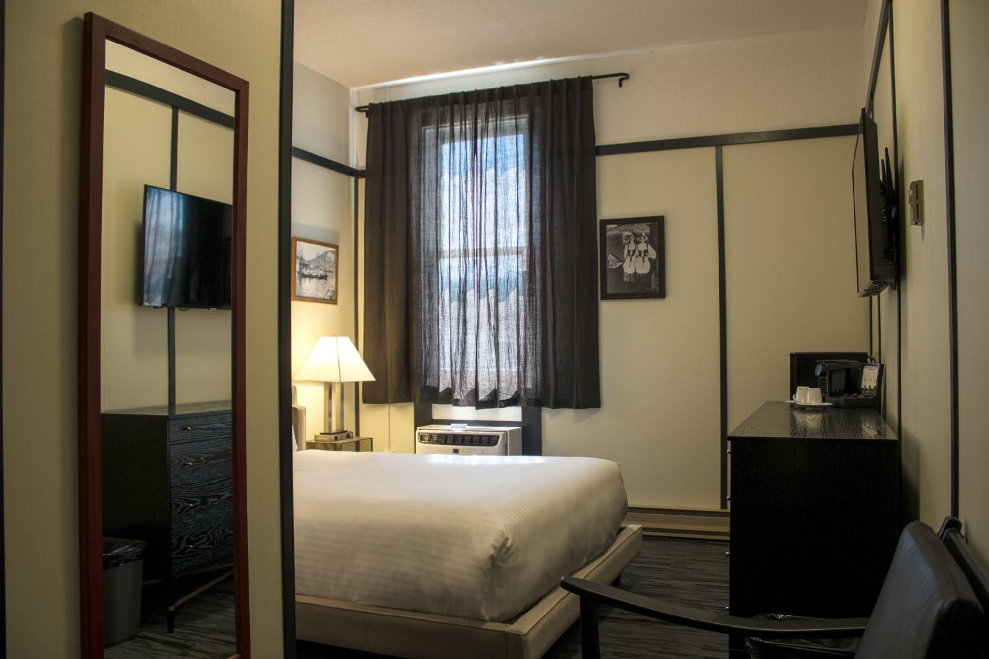 דוסון סיטי Midnight Sun, A Coast Hotel מראה חיצוני תמונה