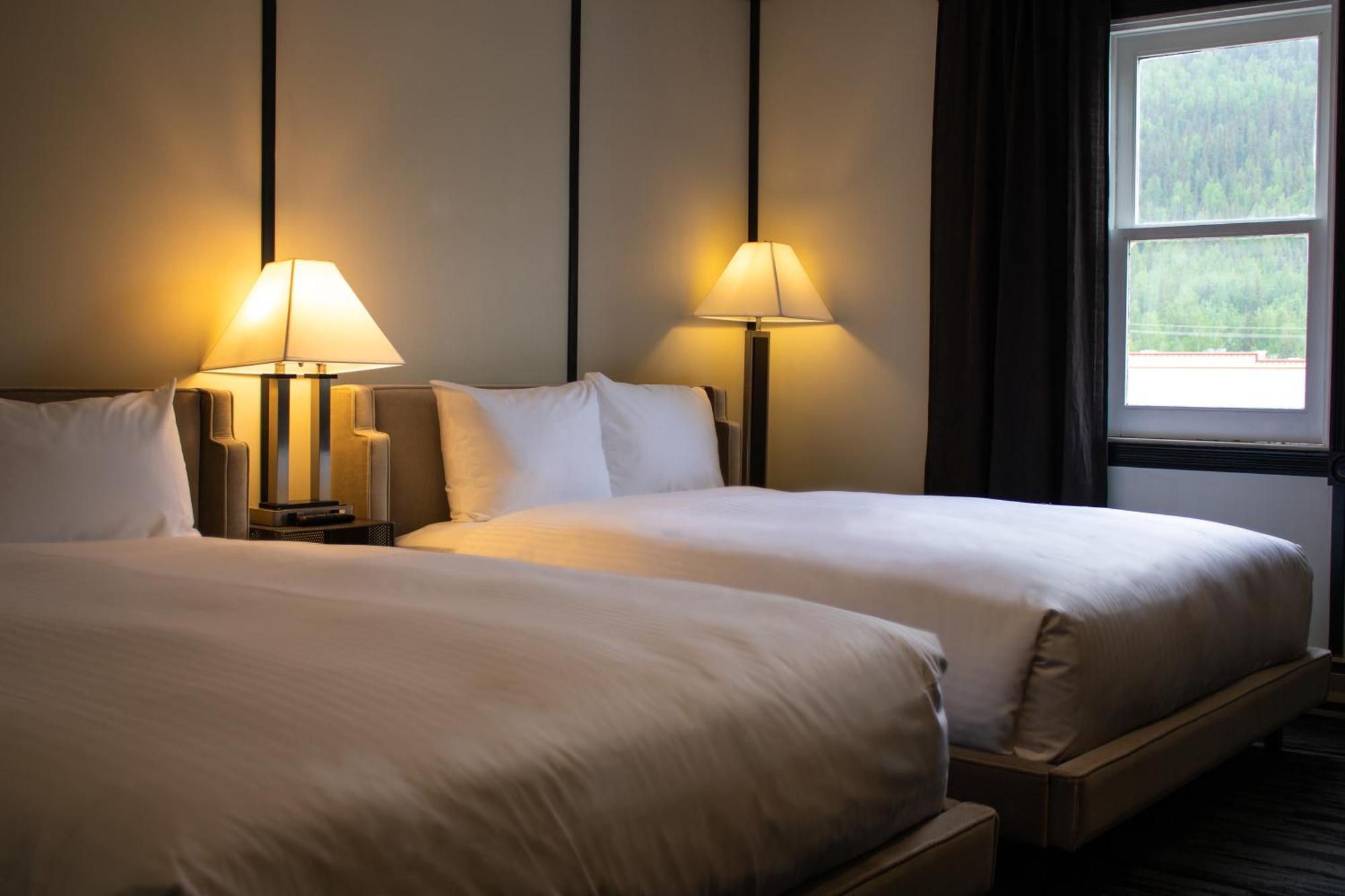 דוסון סיטי Midnight Sun, A Coast Hotel מראה חיצוני תמונה